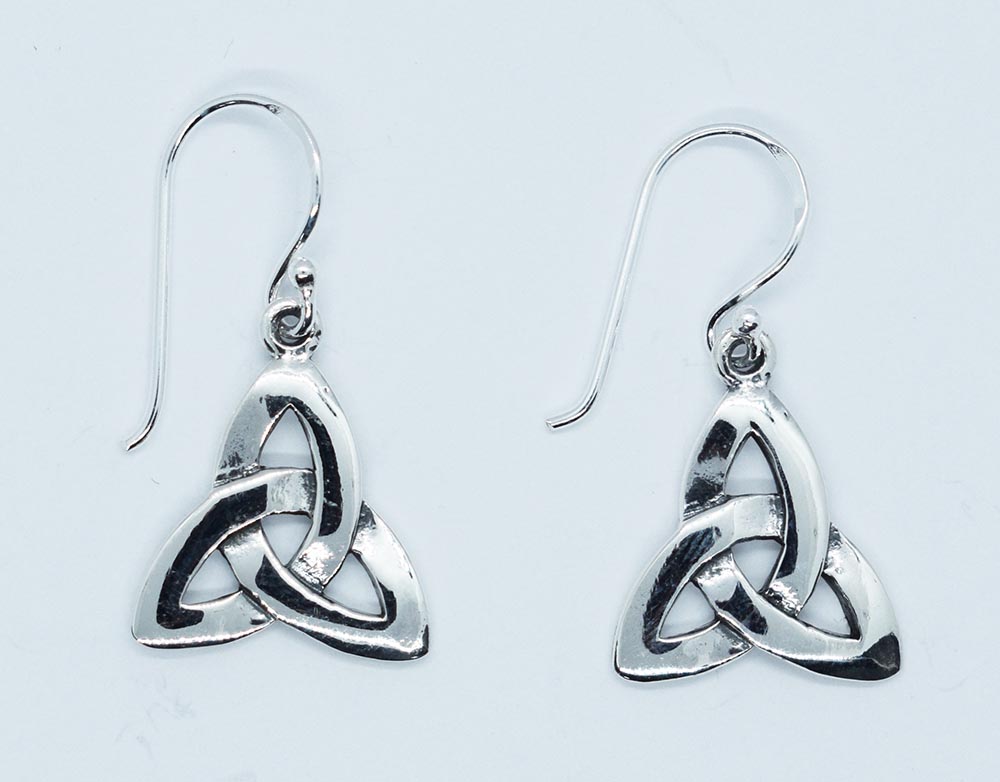 Silver Earing Triquetra – Cleopatra Trading Limited